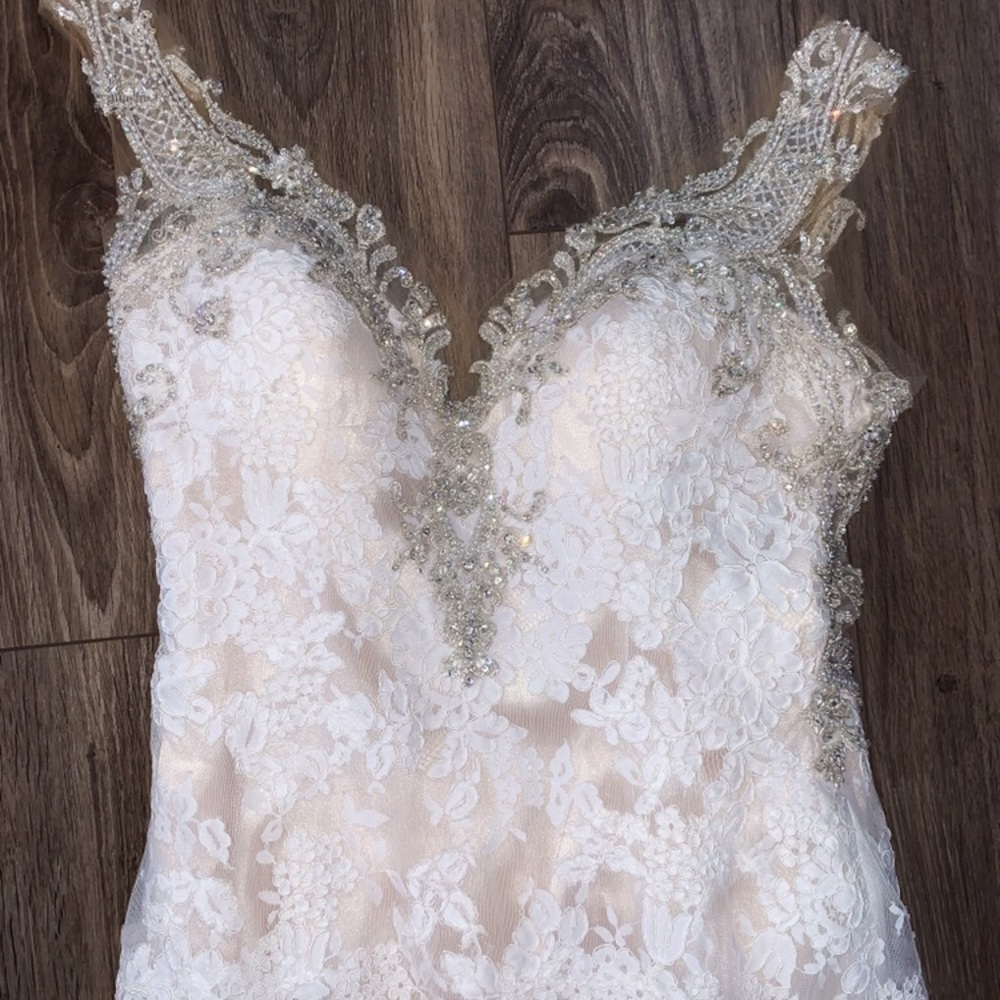 Timeless swarovski crystal wedding dress - Picture 5 of 8